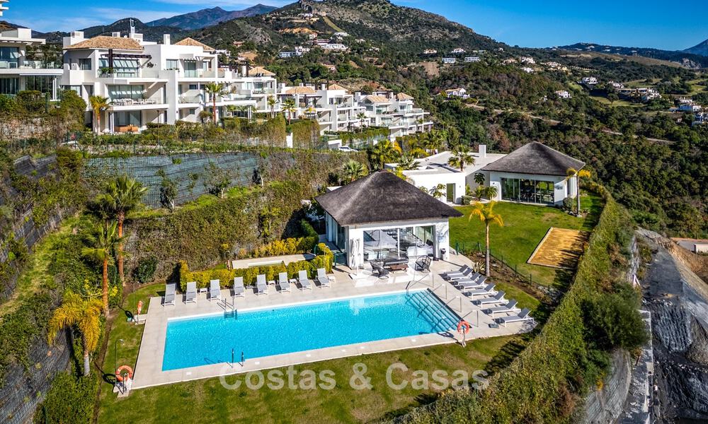 Lujoso apartamento de 3 dormitorios en venta con vistas panorámicas al mar en un resort cerrado en Marbella - Benahavís 791539