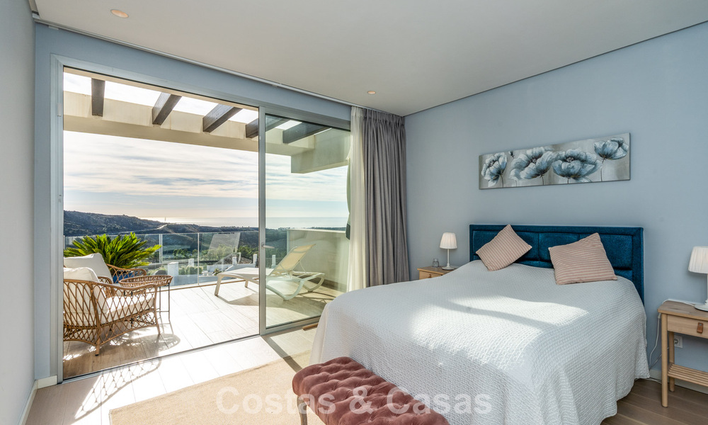 Lujoso apartamento de 3 dormitorios en venta con vistas panorámicas al mar en un resort cerrado en Marbella - Benahavís 791540