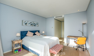 Lujoso apartamento de 3 dormitorios en venta con vistas panorámicas al mar en un resort cerrado en Marbella - Benahavís 791542 