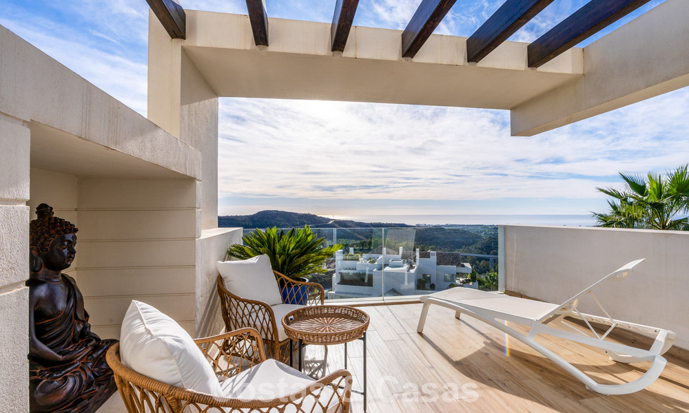 Lujoso apartamento de 3 dormitorios en venta con vistas panorámicas al mar en un resort cerrado en Marbella - Benahavís 791543
