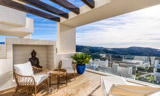 Lujoso apartamento de 3 dormitorios en venta con vistas panorámicas al mar en un resort cerrado en Marbella - Benahavís 791544 