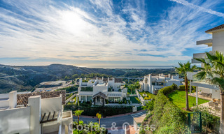 Lujoso apartamento de 3 dormitorios en venta con vistas panorámicas al mar en un resort cerrado en Marbella - Benahavís 791545 