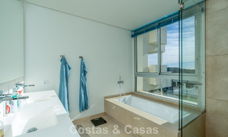 Lujoso apartamento de 3 dormitorios en venta con vistas panorámicas al mar en un resort cerrado en Marbella - Benahavís 791547 