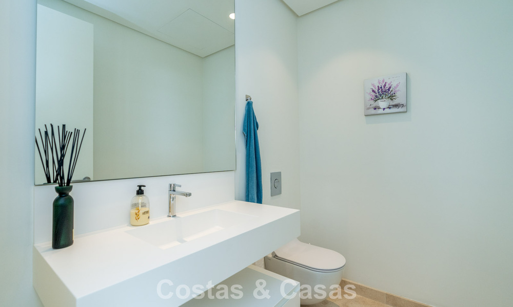 Lujoso apartamento de 3 dormitorios en venta con vistas panorámicas al mar en un resort cerrado en Marbella - Benahavís 791548