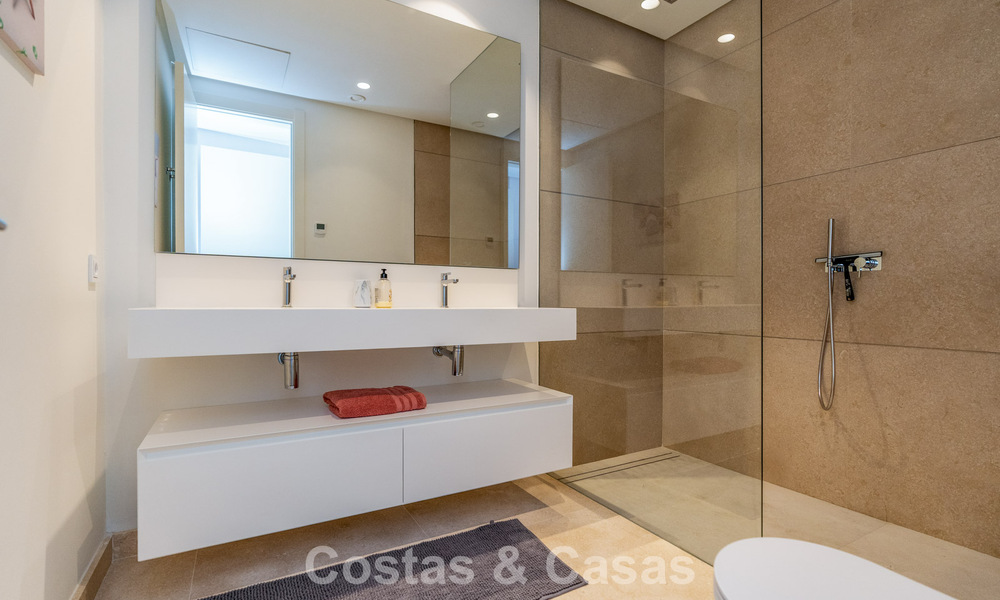 Lujoso apartamento de 3 dormitorios en venta con vistas panorámicas al mar en un resort cerrado en Marbella - Benahavís 791549