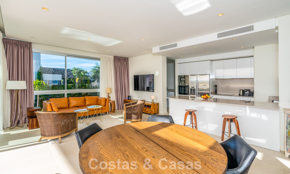 Lujoso apartamento de 3 dormitorios en venta con vistas panorámicas al mar en un resort cerrado en Marbella - Benahavís 791559