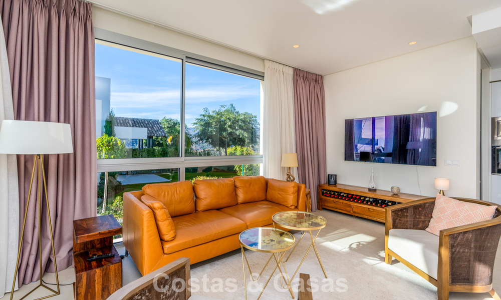 Lujoso apartamento de 3 dormitorios en venta con vistas panorámicas al mar en un resort cerrado en Marbella - Benahavís 791560