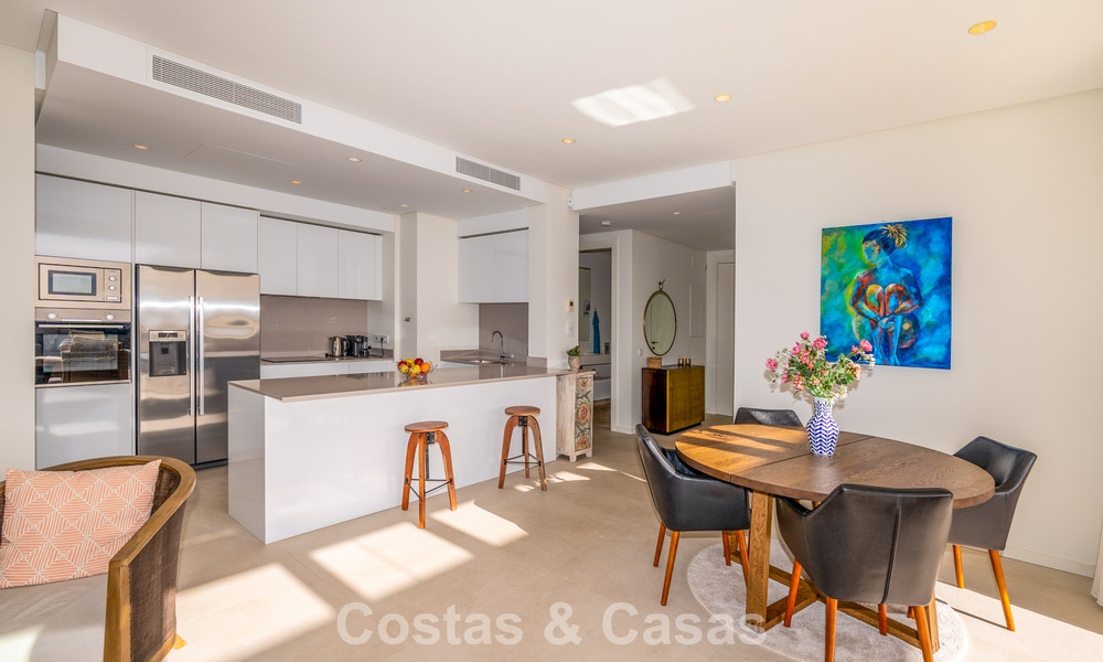 Lujoso apartamento de 3 dormitorios en venta con vistas panorámicas al mar en un resort cerrado en Marbella - Benahavís 791561