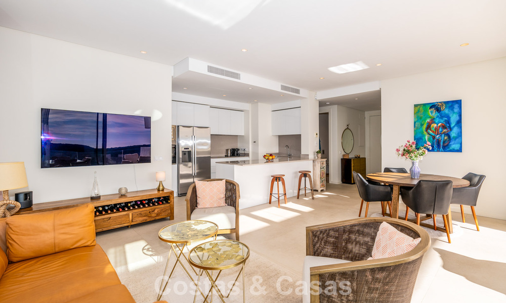 Lujoso apartamento de 3 dormitorios en venta con vistas panorámicas al mar en un resort cerrado en Marbella - Benahavís 791562