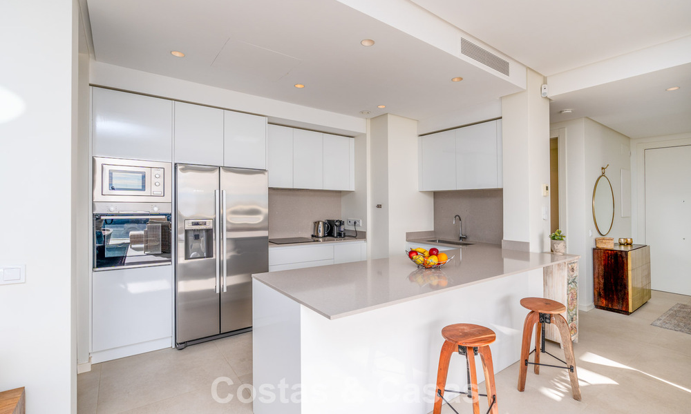 Lujoso apartamento de 3 dormitorios en venta con vistas panorámicas al mar en un resort cerrado en Marbella - Benahavís 791565