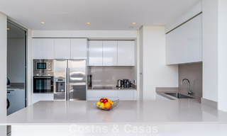 Lujoso apartamento de 3 dormitorios en venta con vistas panorámicas al mar en un resort cerrado en Marbella - Benahavís 791566 