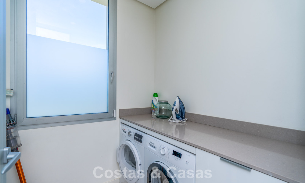 Lujoso apartamento de 3 dormitorios en venta con vistas panorámicas al mar en un resort cerrado en Marbella - Benahavís 791567