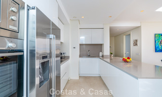 Lujoso apartamento de 3 dormitorios en venta con vistas panorámicas al mar en un resort cerrado en Marbella - Benahavís 791568 