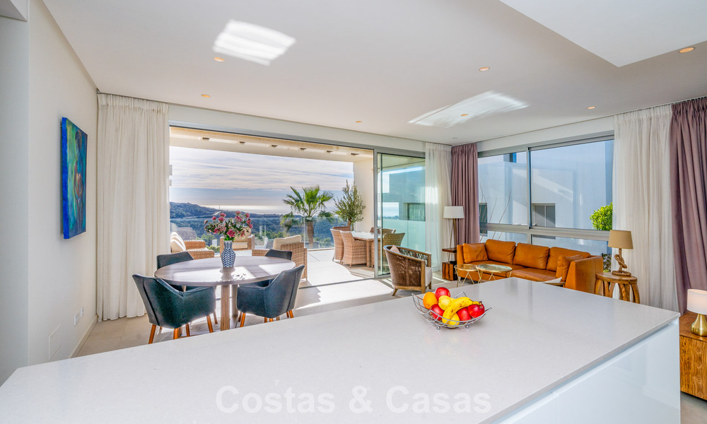 Lujoso apartamento de 3 dormitorios en venta con vistas panorámicas al mar en un resort cerrado en Marbella - Benahavís 791569