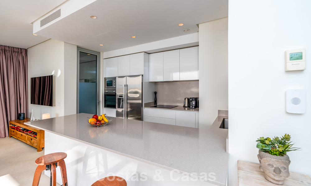 Lujoso apartamento de 3 dormitorios en venta con vistas panorámicas al mar en un resort cerrado en Marbella - Benahavís 791570