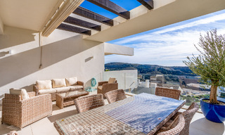 Lujoso apartamento de 3 dormitorios en venta con vistas panorámicas al mar en un resort cerrado en Marbella - Benahavís 791572 