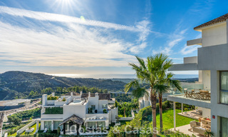 Lujoso apartamento de 3 dormitorios en venta con vistas panorámicas al mar en un resort cerrado en Marbella - Benahavís 791573 