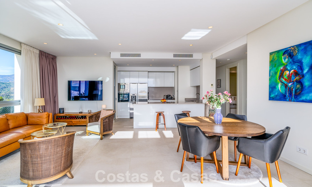 Lujoso apartamento de 3 dormitorios en venta con vistas panorámicas al mar en un resort cerrado en Marbella - Benahavís 791575