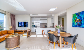 Lujoso apartamento de 3 dormitorios en venta con vistas panorámicas al mar en un resort cerrado en Marbella - Benahavís 791575 