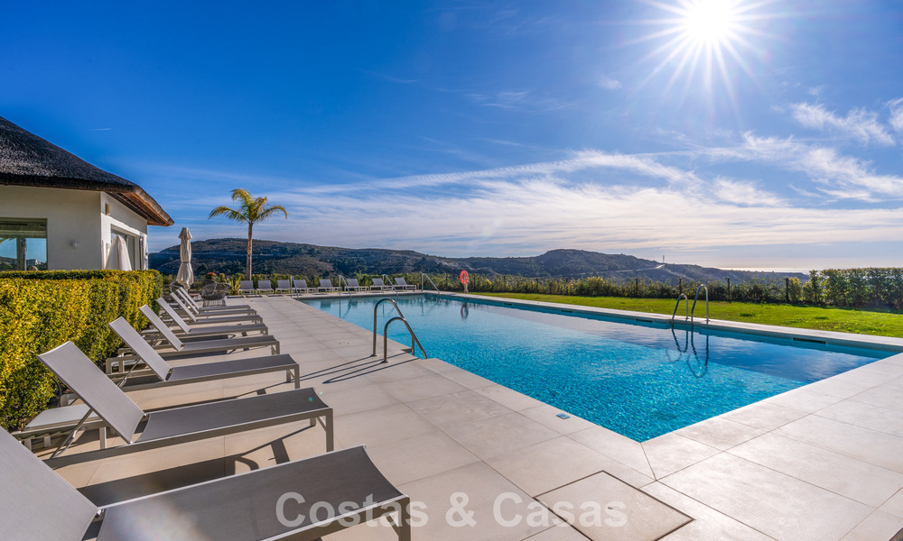 Lujoso apartamento de 3 dormitorios en venta con vistas panorámicas al mar en un resort cerrado en Marbella - Benahavís 791579