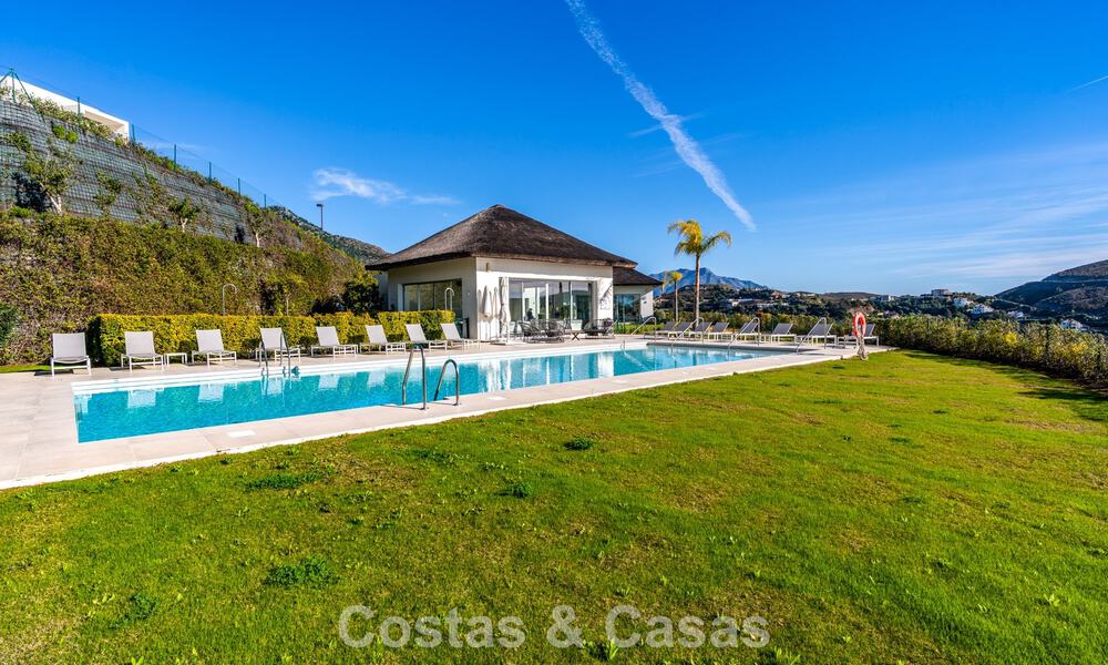 Lujoso apartamento de 3 dormitorios en venta con vistas panorámicas al mar en un resort cerrado en Marbella - Benahavís 791581