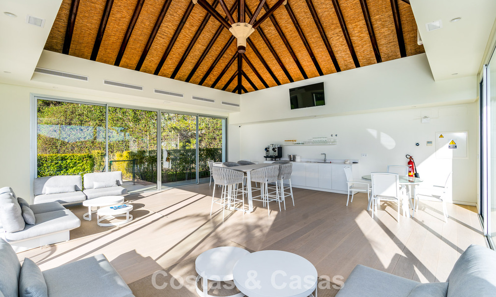 Lujoso apartamento de 3 dormitorios en venta con vistas panorámicas al mar en un resort cerrado en Marbella - Benahavís 791583