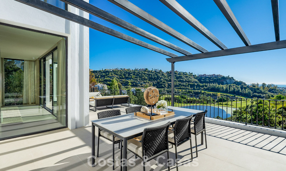 Exclusiva villa de lujo en primera línea de golf en venta en Marbella - Benahavís 791603