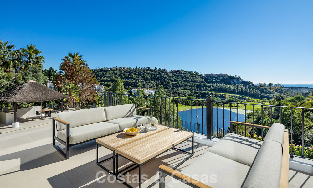 Exclusiva villa de lujo en primera línea de golf en venta en Marbella - Benahavís 791604