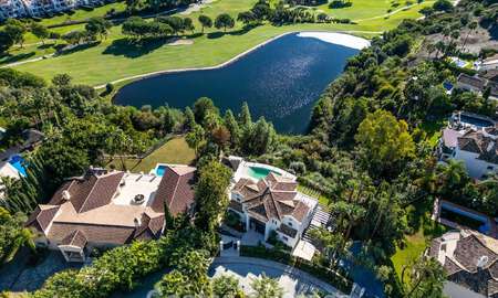 Exclusiva villa de lujo en primera línea de golf en venta en Marbella - Benahavís 791625