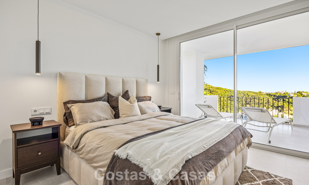 Apartamento en venta con impresionantes vistas en una prestigiosa zona de golf de La Quinta, Benahavís - Marbella 791520