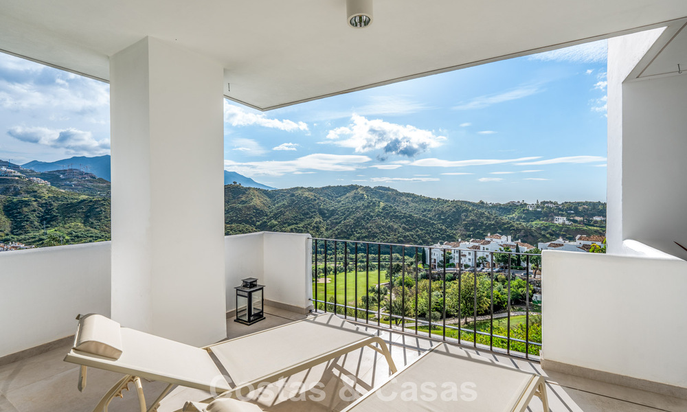 Apartamento en venta con impresionantes vistas en una prestigiosa zona de golf de La Quinta, Benahavís - Marbella 791521
