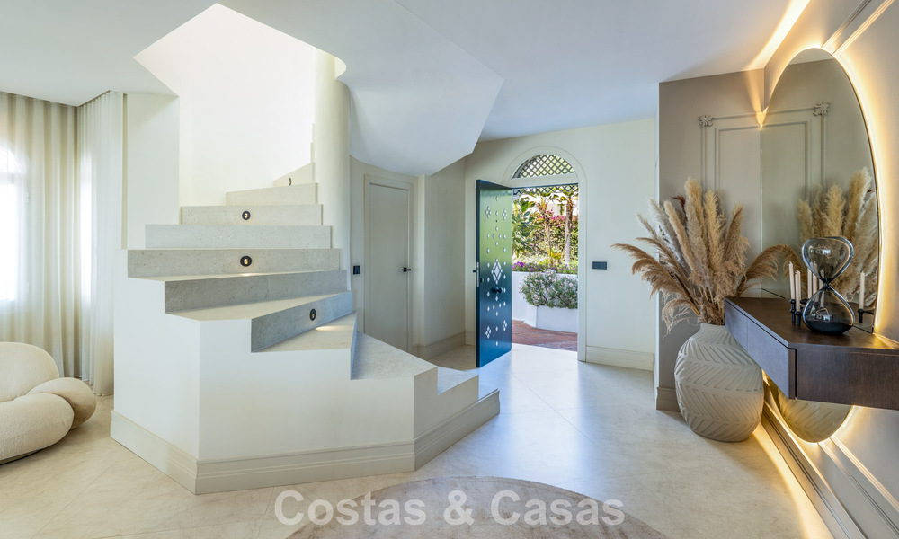 Exclusivo ático dúplex con piscina privada y vistas panorámicas al mar en venta en la Milla de Oro de Marbella 791638