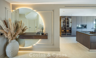 Exclusivo ático dúplex con piscina privada y vistas panorámicas al mar en venta en la Milla de Oro de Marbella 791639 