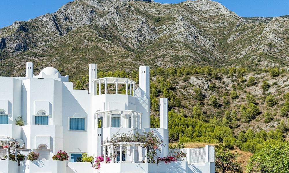 Exclusivo ático dúplex con piscina privada y vistas panorámicas al mar en venta en la Milla de Oro de Marbella 791640