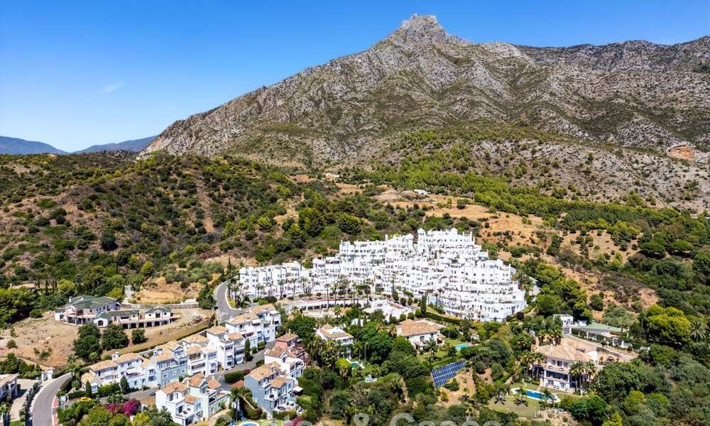 Exclusivo ático dúplex con piscina privada y vistas panorámicas al mar en venta en la Milla de Oro de Marbella 791641