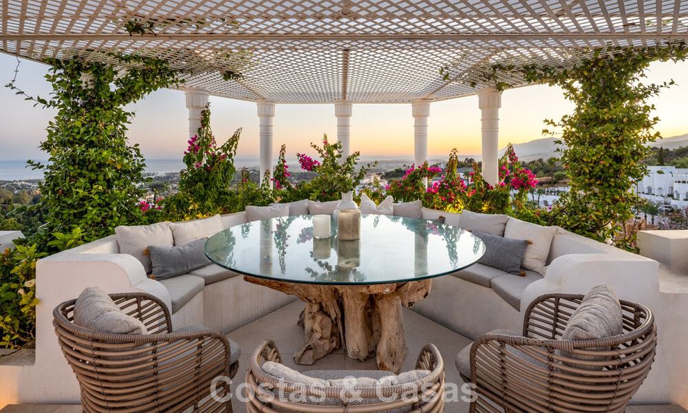 Exclusivo ático dúplex con piscina privada y vistas panorámicas al mar en venta en la Milla de Oro de Marbella 791643