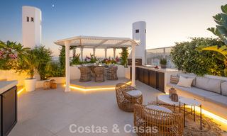 Exclusivo ático dúplex con piscina privada y vistas panorámicas al mar en venta en la Milla de Oro de Marbella 791644 