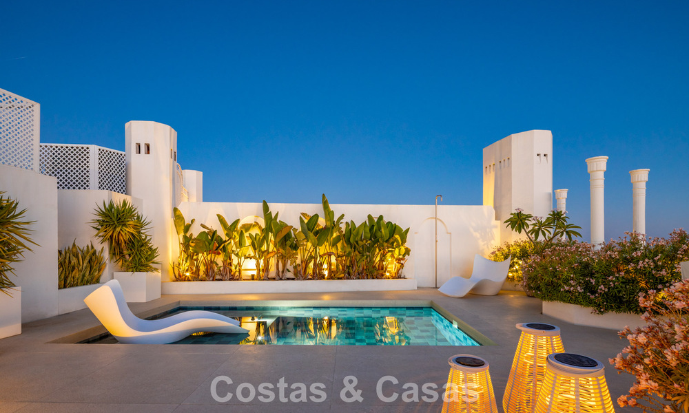 Exclusivo ático dúplex con piscina privada y vistas panorámicas al mar en venta en la Milla de Oro de Marbella 791647
