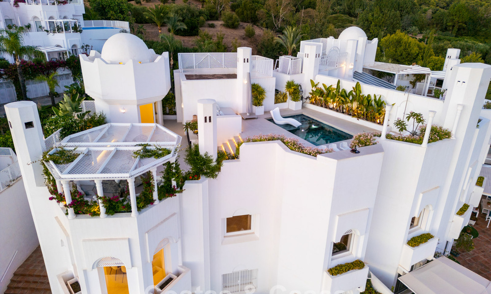 Exclusivo ático dúplex con piscina privada y vistas panorámicas al mar en venta en la Milla de Oro de Marbella 791648