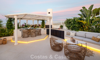 Exclusivo ático dúplex con piscina privada y vistas panorámicas al mar en venta en la Milla de Oro de Marbella 791654 