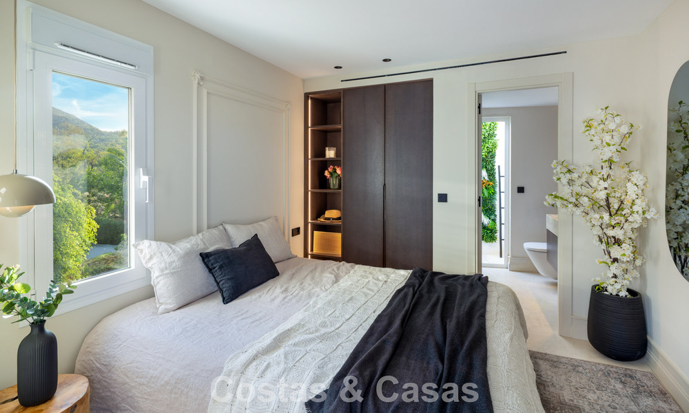 Exclusivo ático dúplex con piscina privada y vistas panorámicas al mar en venta en la Milla de Oro de Marbella 791655