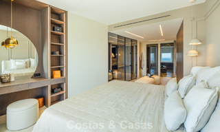 Exclusivo ático dúplex con piscina privada y vistas panorámicas al mar en venta en la Milla de Oro de Marbella 791663 