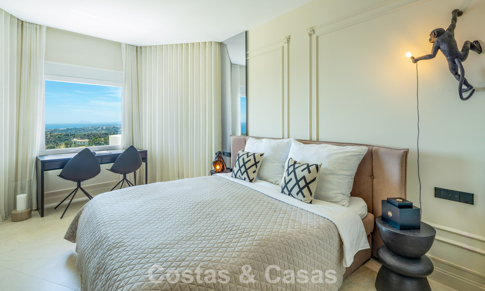 Exclusivo ático dúplex con piscina privada y vistas panorámicas al mar en venta en la Milla de Oro de Marbella 791664