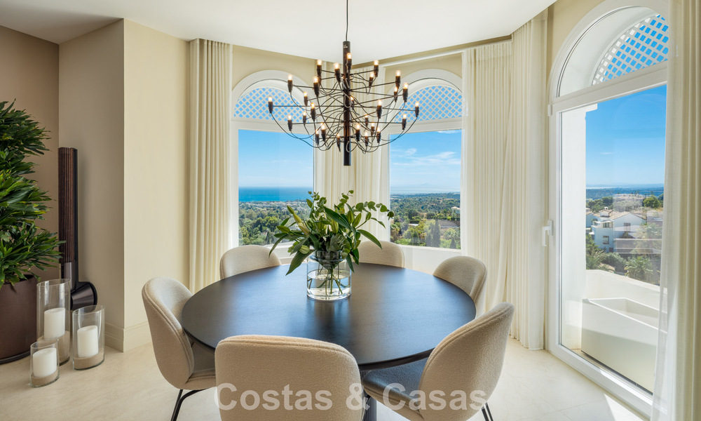 Exclusivo ático dúplex con piscina privada y vistas panorámicas al mar en venta en la Milla de Oro de Marbella 791670