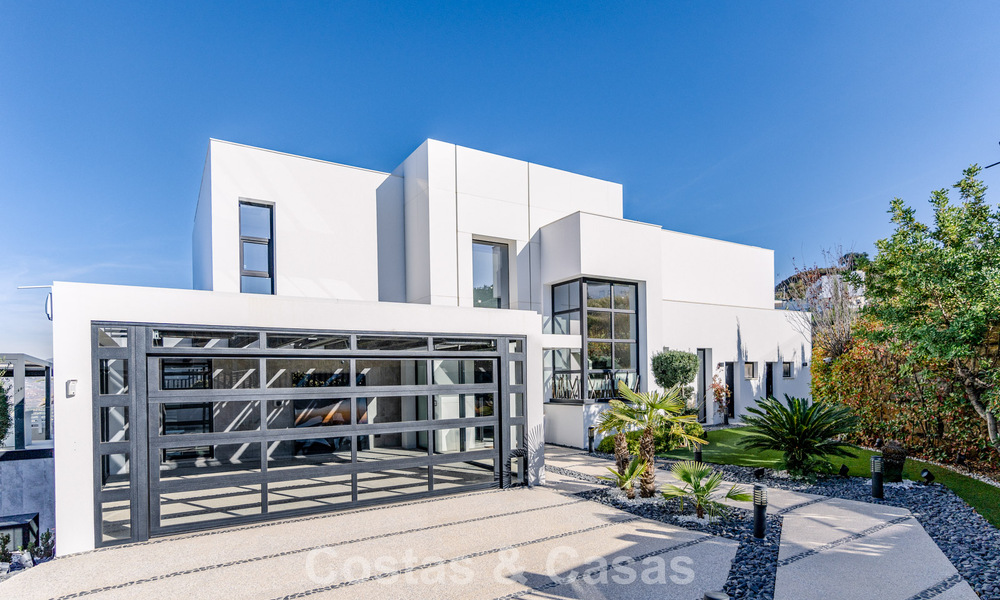 Villa de lujo moderna y completamente nueva con vistas al mar en venta en un resort de golf en Mijas, Costa del Sol 791686