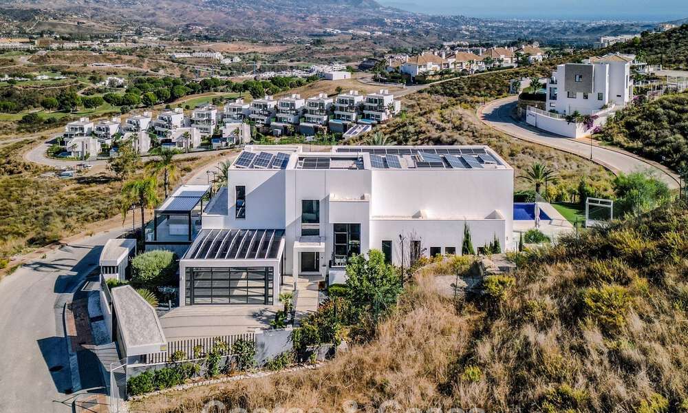 Villa de lujo moderna y completamente nueva con vistas al mar en venta en un resort de golf en Mijas, Costa del Sol 791688