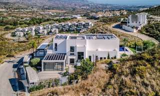 Villa de lujo moderna y completamente nueva con vistas al mar en venta en un resort de golf en Mijas, Costa del Sol 791688 
