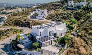 Villa de lujo moderna y completamente nueva con vistas al mar en venta en un resort de golf en Mijas, Costa del Sol 791689 