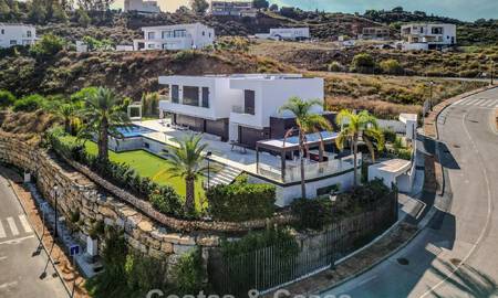 Villa de lujo moderna y completamente nueva con vistas al mar en venta en un resort de golf en Mijas, Costa del Sol 791690