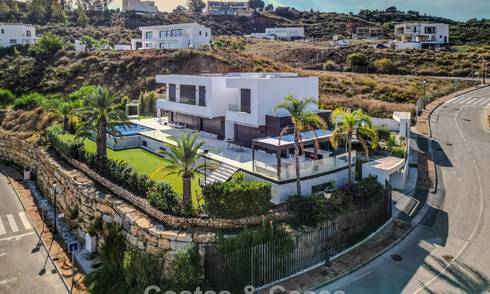 Villa de lujo moderna y completamente nueva con vistas al mar en venta en un resort de golf en Mijas, Costa del Sol 791690